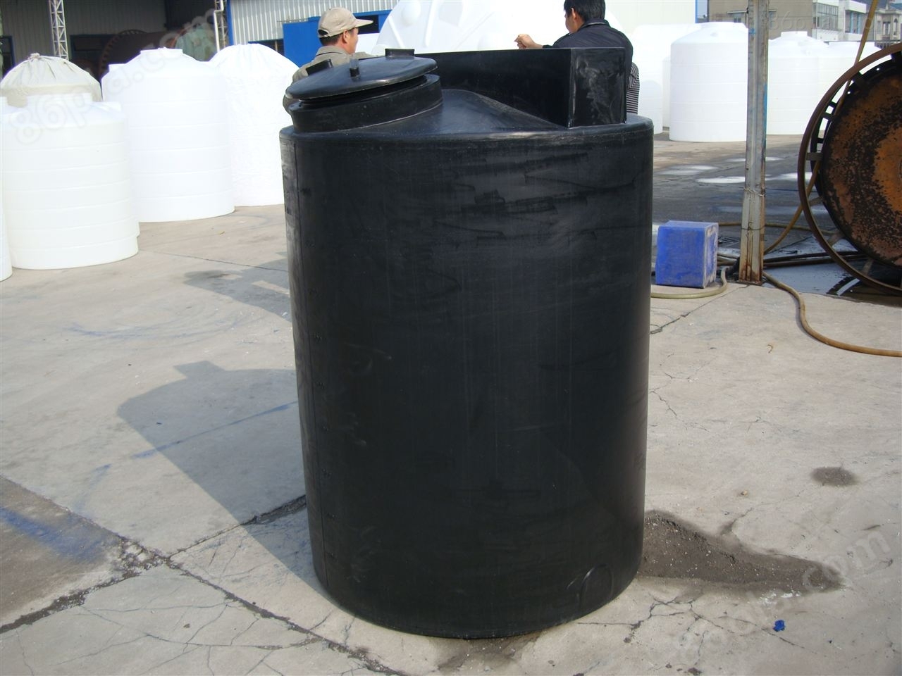 1吨PE塑料水箱 储水罐水塔厂家南昌发往荆州